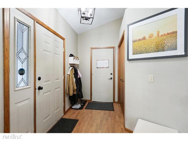 Foto del edificio - 4 br, 3 bath House - 9029 Rosewood Ln N
