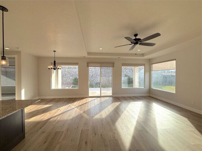 Foto del edificio - 3 bed, 2 bath home w/2 car garage