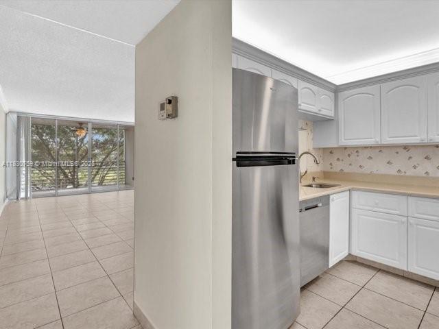 Foto del edificio - 9311 Orange Grove Dr
