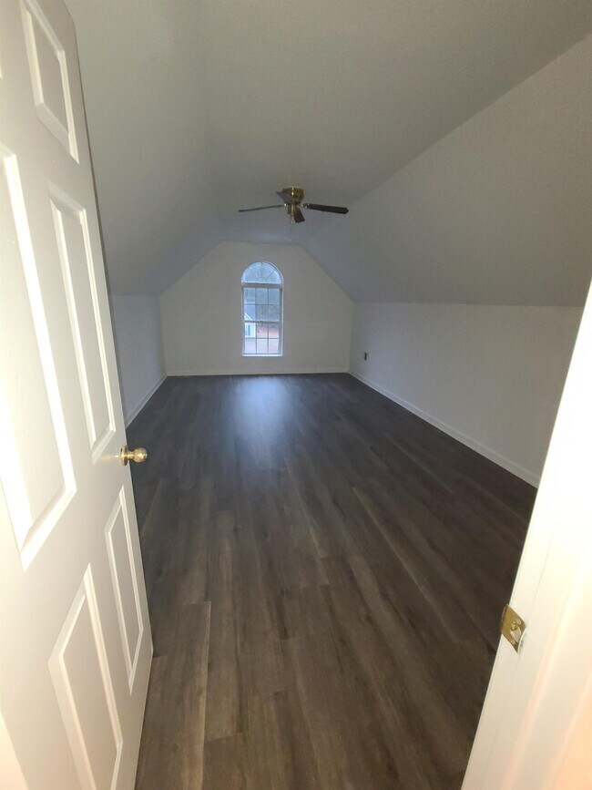 Building Photo - 137 Mandy Ln
