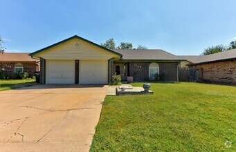 Building Photo - 1120 Kings Ct