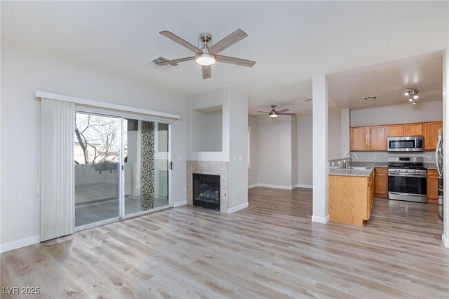 Building Photo - 905 Domnus Ln