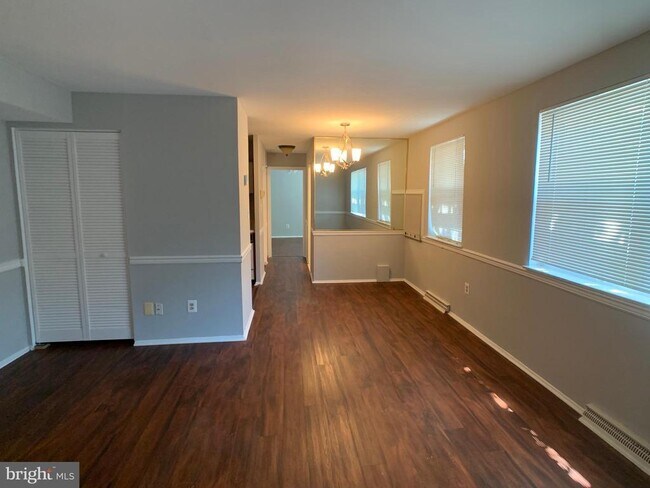 Foto del edificio - 4406 Falls Bridge Dr