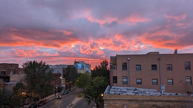Foto del edificio - 4003 N Wolcott Ave