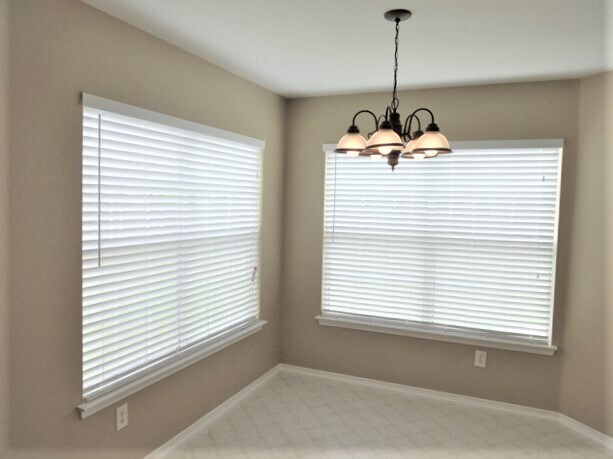 Building Photo - 300 Edgewood Cv