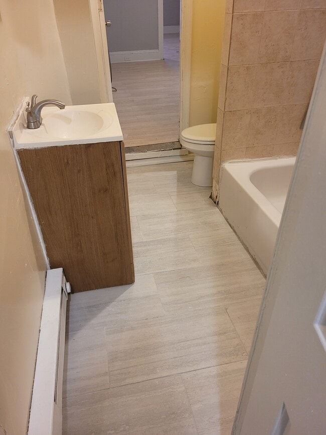 Bathroom - 4103 Aspen St