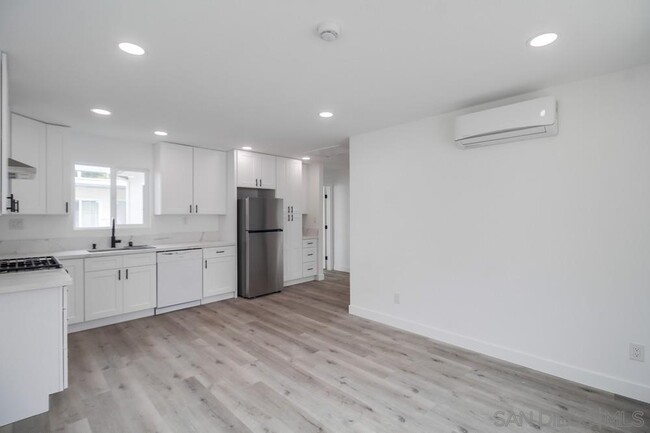 Building Photo - 6325 Newsome Dr