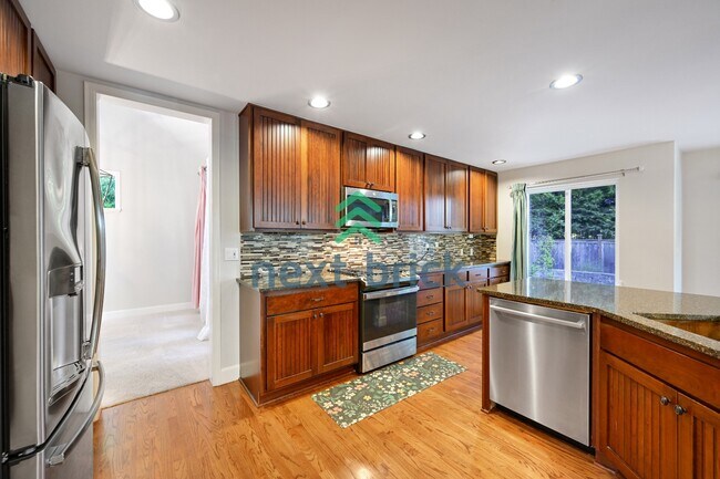 Foto del edificio - Quiet and Spacious 5-Bedroom Haven w/ 2.5 Baths – 2420 Sq Ft of Comfort Awaits!
