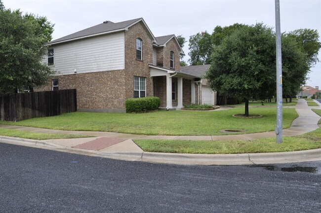 Foto del edificio - 2601 Briana Shay Dr