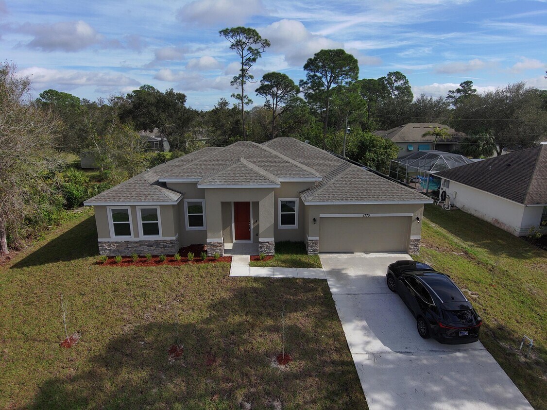 Primary Photo - 1775 Tradewinds Ave SE