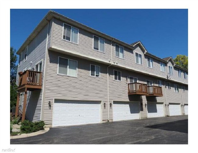 Building Photo - 2 br, 1.5 bath  - Emerald Ridge Townhomes