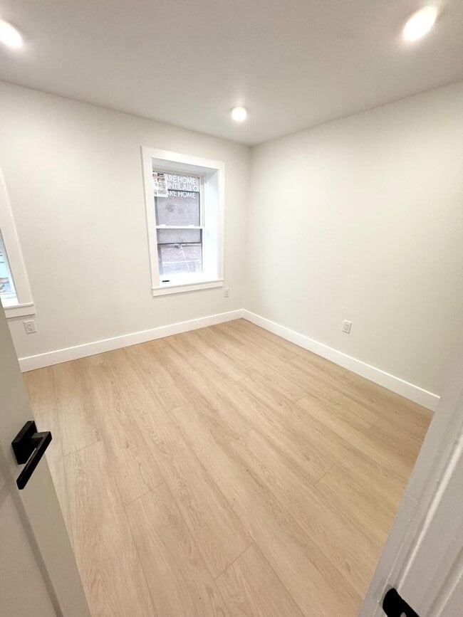 Foto del edificio - 118 E Huntingdon St