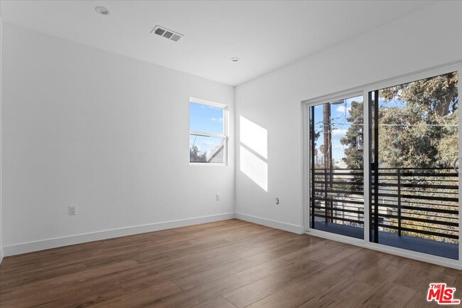 Building Photo - 11447 Cumpston St
