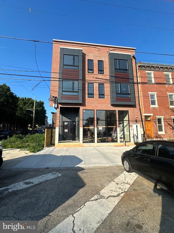 Primary Photo - 2331-33 E York St