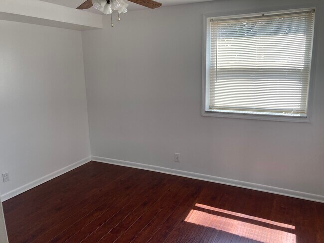 Building Photo - 520 N Negley Ave