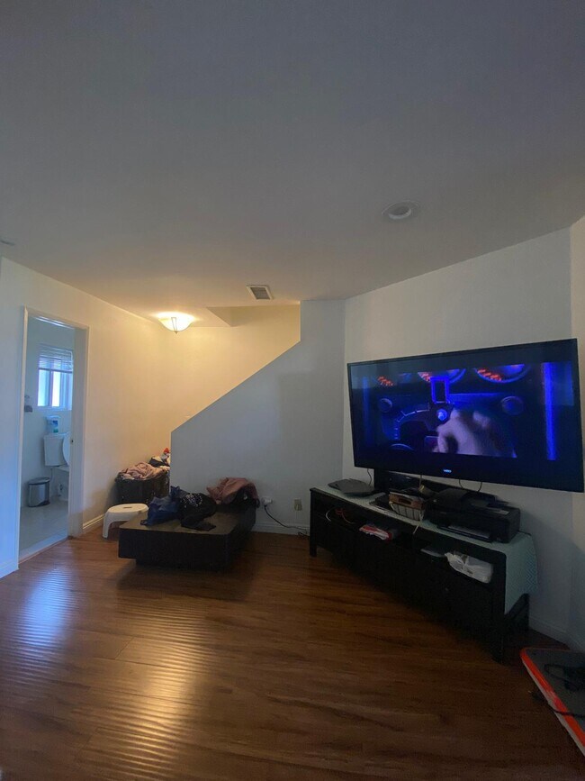 Living Room - 18333 Hatteras St
