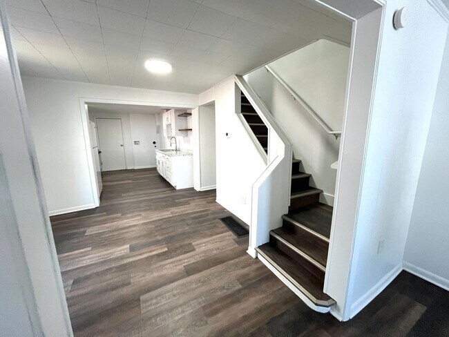 Building Photo - Newly Renovated 3 Bedroom Home in Lebanon-...