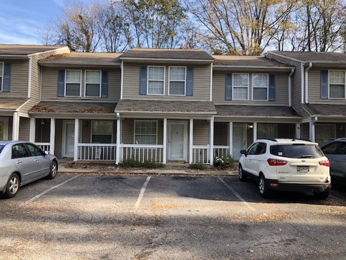 442 Stanley Ave Unit P, Greenwood, SC 29649 Room for Rent in