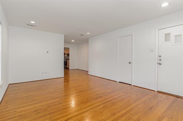 Foto del edificio - 6321 Ravendale Ln