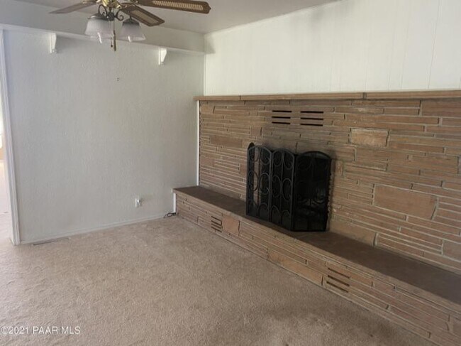 Building Photo - 248 Plaza Dr