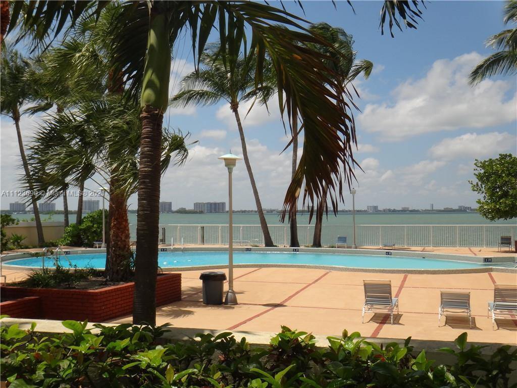 Foto principal - 1865 79th Street Causeway