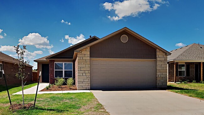 Foto del edificio - Very Nice 3 bedroom 2 bath home in Yukon s...
