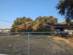 Building Photo - 1439 N Alamo Rd