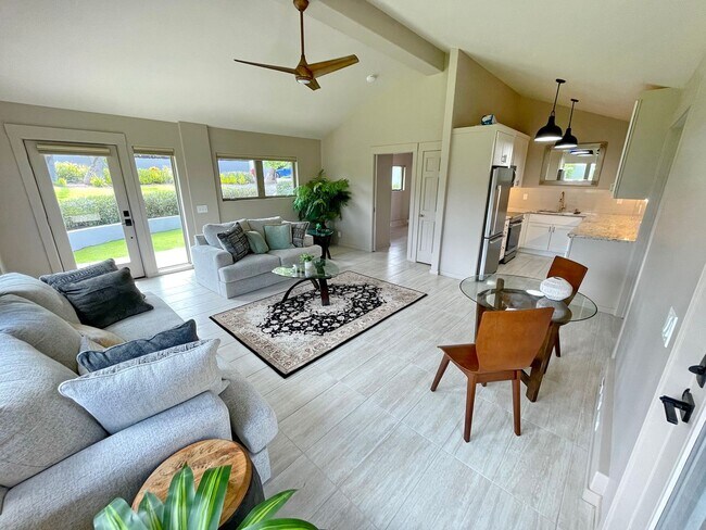 Foto del edificio - Experience Island Living in a Renovated 2-...