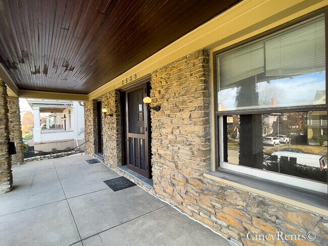 Foto del edificio - 3538 Burch Ave