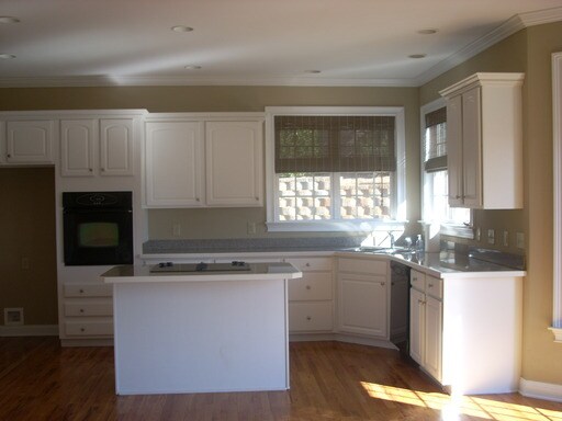 Building Photo - 136 Club View Dr