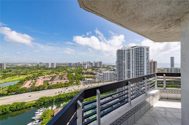 Foto del edificio - 3530 Mystic Pointe Dr