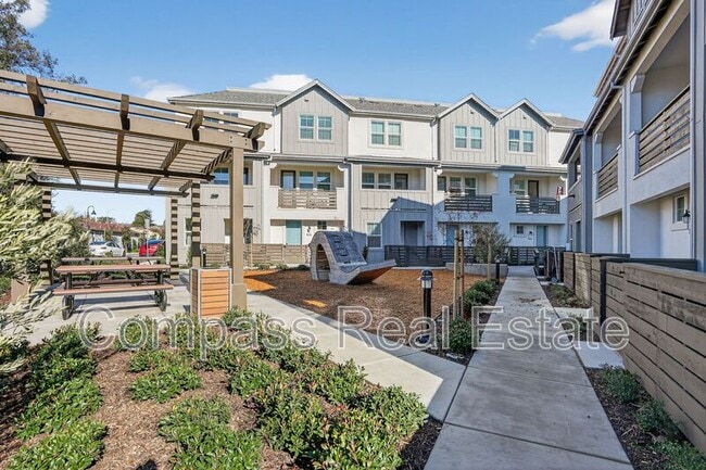 Building Photo - 21061 Story St