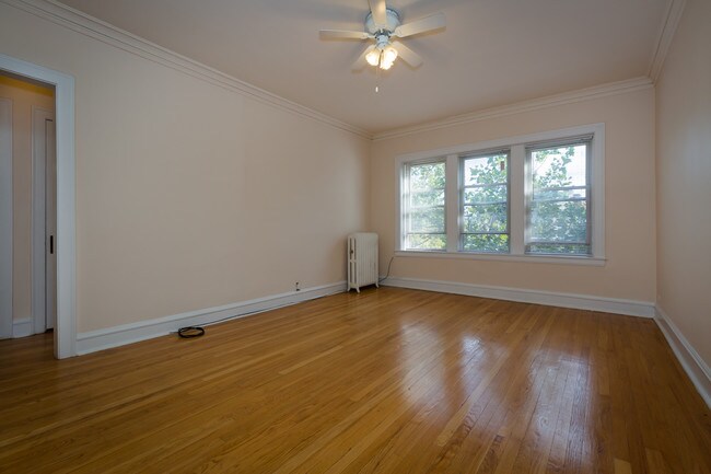 Foto del edificio - 7434 N. Artesian Ave.