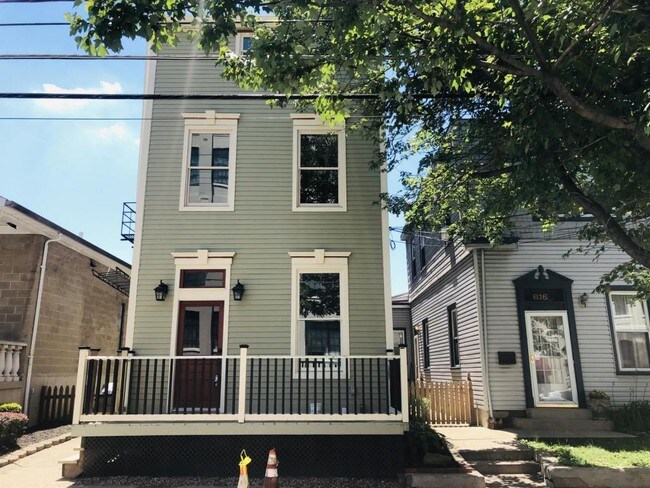 Building Photo - 618 Washington Ave Unit 1