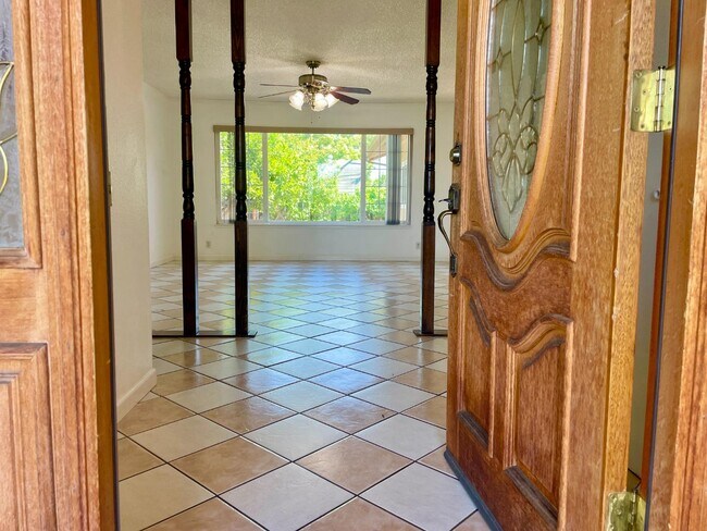 Foto del edificio - 1375 Mitchell Ln