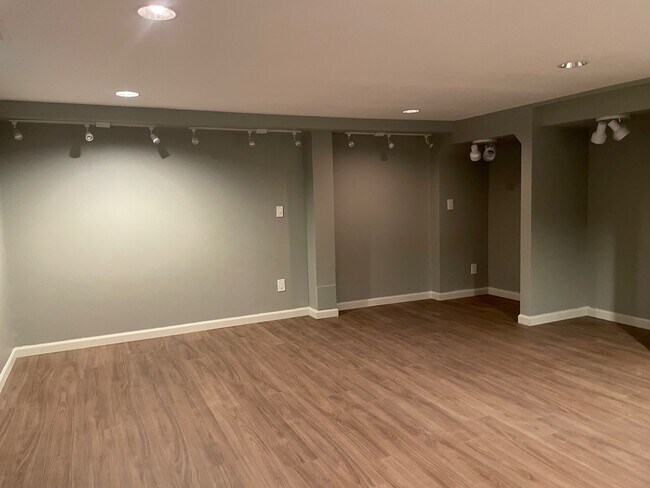 Building Photo - 1206 Cree Dr