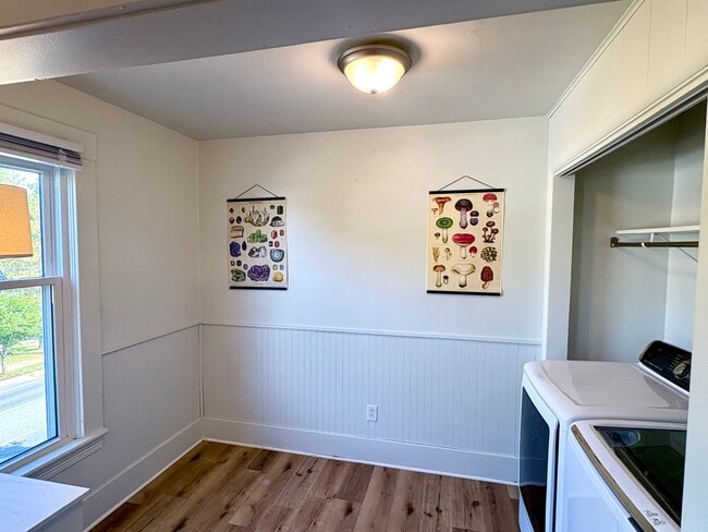 Foto del edificio - 426 Leonard St NE
