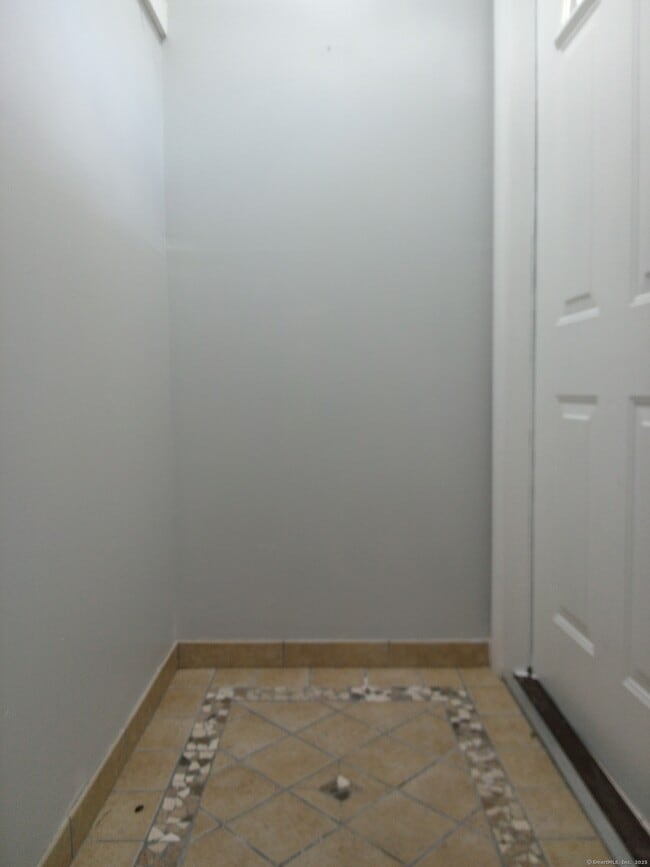 Building Photo - 74 Washington Rd