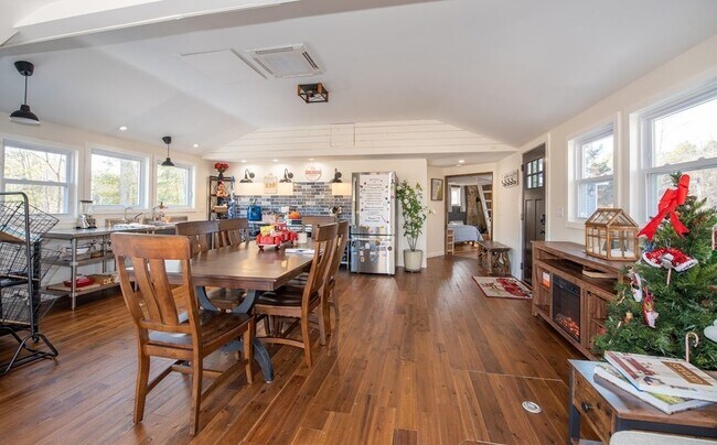 Foto del edificio - 20 Gregg Rd