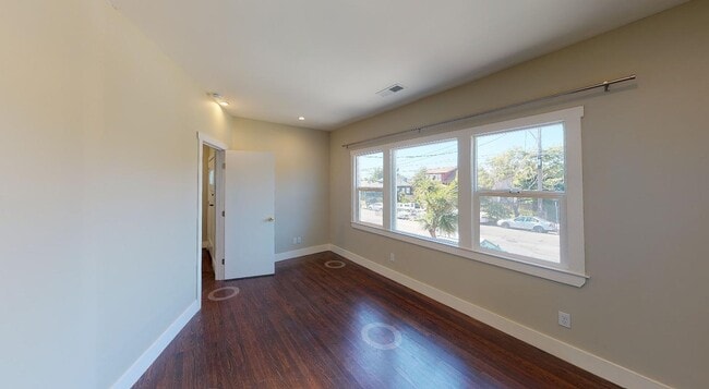 Building Photo - 857 55th St