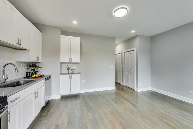 Building Photo - 3809 N Ashland Ave