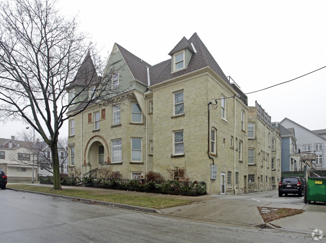 Building Photo - 731 E Pleasant St