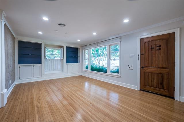 Foto del edificio - 2129 Elmwood Blvd