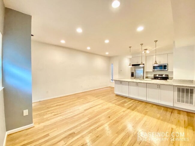Building Photo - 1721 11th St NW