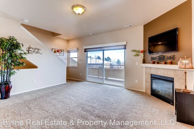 Building Photo - 3 br, 2.5 bath House - 4743 Iron Horse Vil...