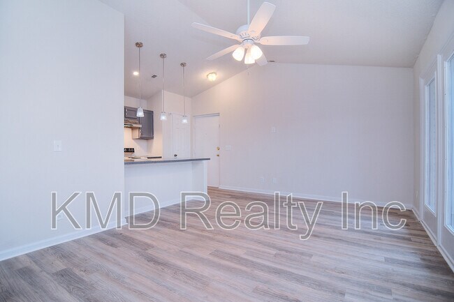 Foto del edificio - 6120 Meadow Rose Ln