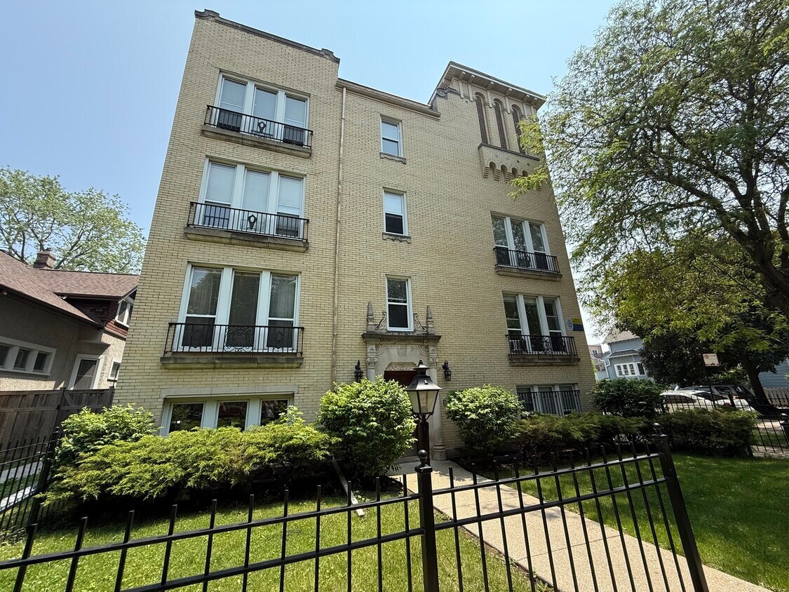 Primary Photo - 4901 N Christiana Ave
