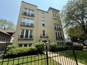 Building Photo - 4901 N Christiana Ave
