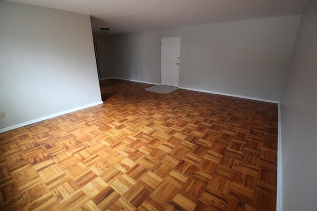 Building Photo - 207 McKnight Cir