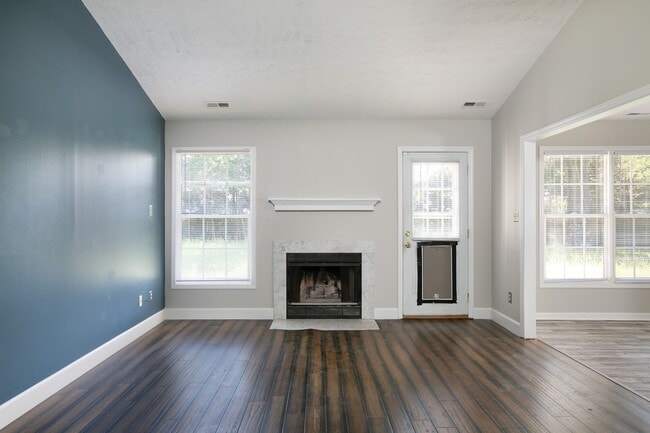 Building Photo - 163 Independence Dr